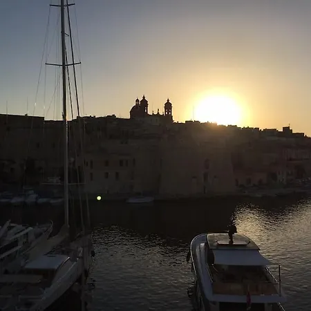 Designer Townhouse Apartment