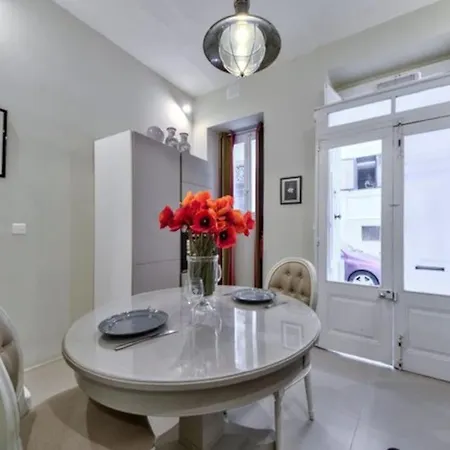 Designer Townhouse Apartment Cospicua