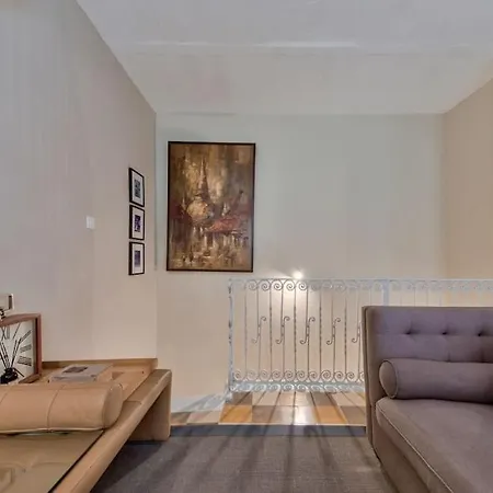 Designer Townhouse Apartment
