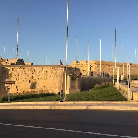 Designer Townhouse Cospicua