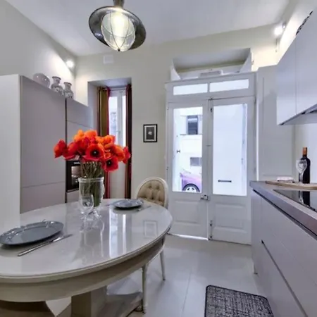 Designer Townhouse Apartment