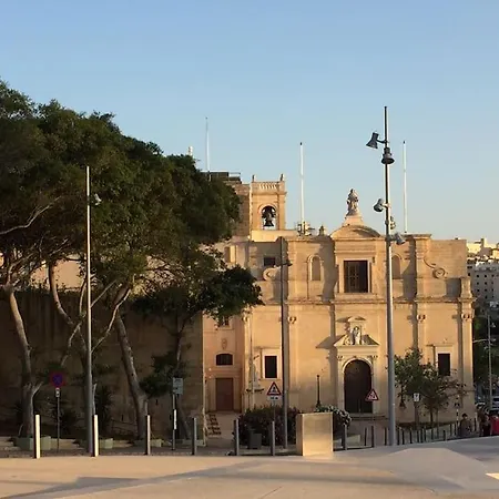Designer Townhouse Apartment Cospicua
