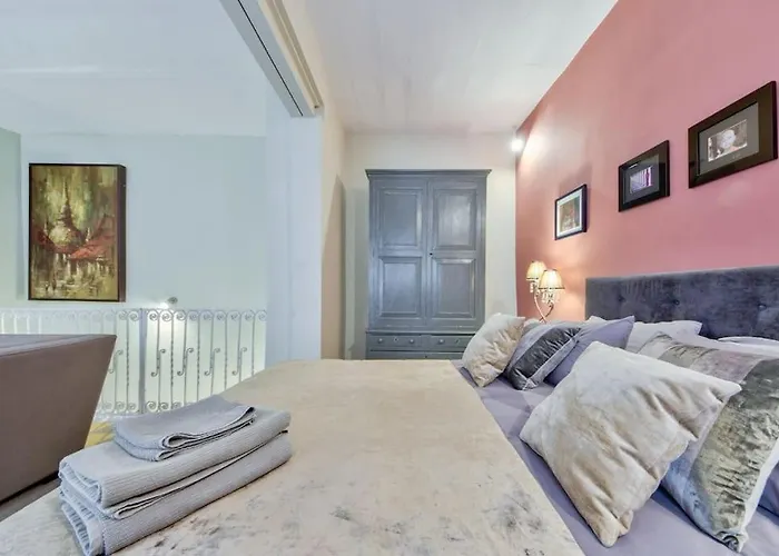 Designer Townhouse * Cospicua